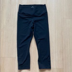 Nike high-waisted crop leggings